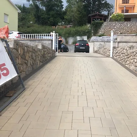 Una